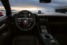 2027-porsche-taycan-new-4-2048x1366-1781742576300-178174257654179089631.png